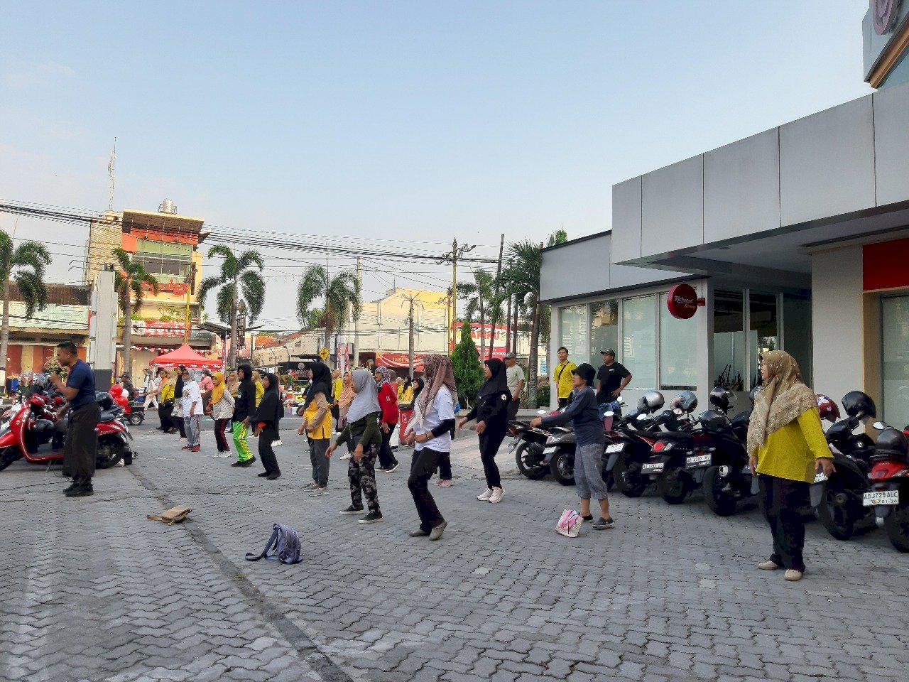 Langkah Sehat, Senyum Sehat - Puskesmas Manisrenggo di Car Free Day (CFD) Klaten !