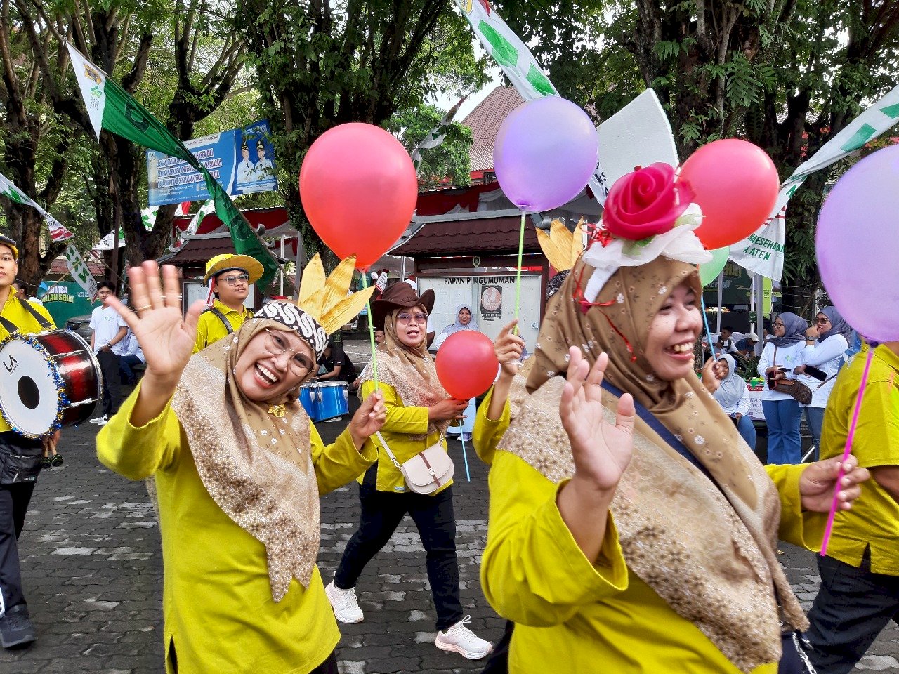 JALAN SEHAT MEMPERINGATI HARI KESEHATAN NASIONAL KE 61 " GENERASI SEHAT MASA DEPAN HEBAT"
