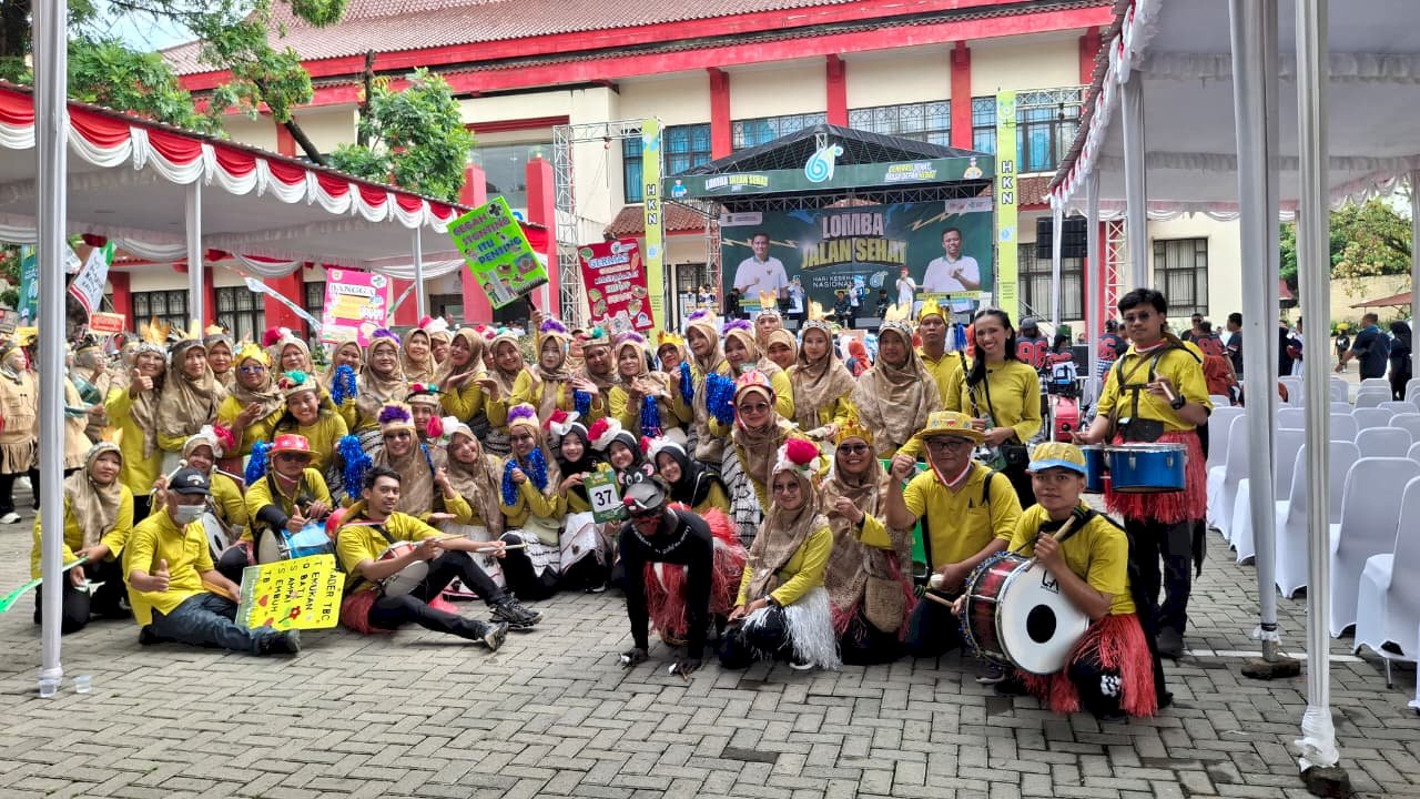JALAN SEHAT MEMPERINGATI HARI KESEHATAN NASIONAL KE 61 " GENERASI SEHAT MASA DEPAN HEBAT"