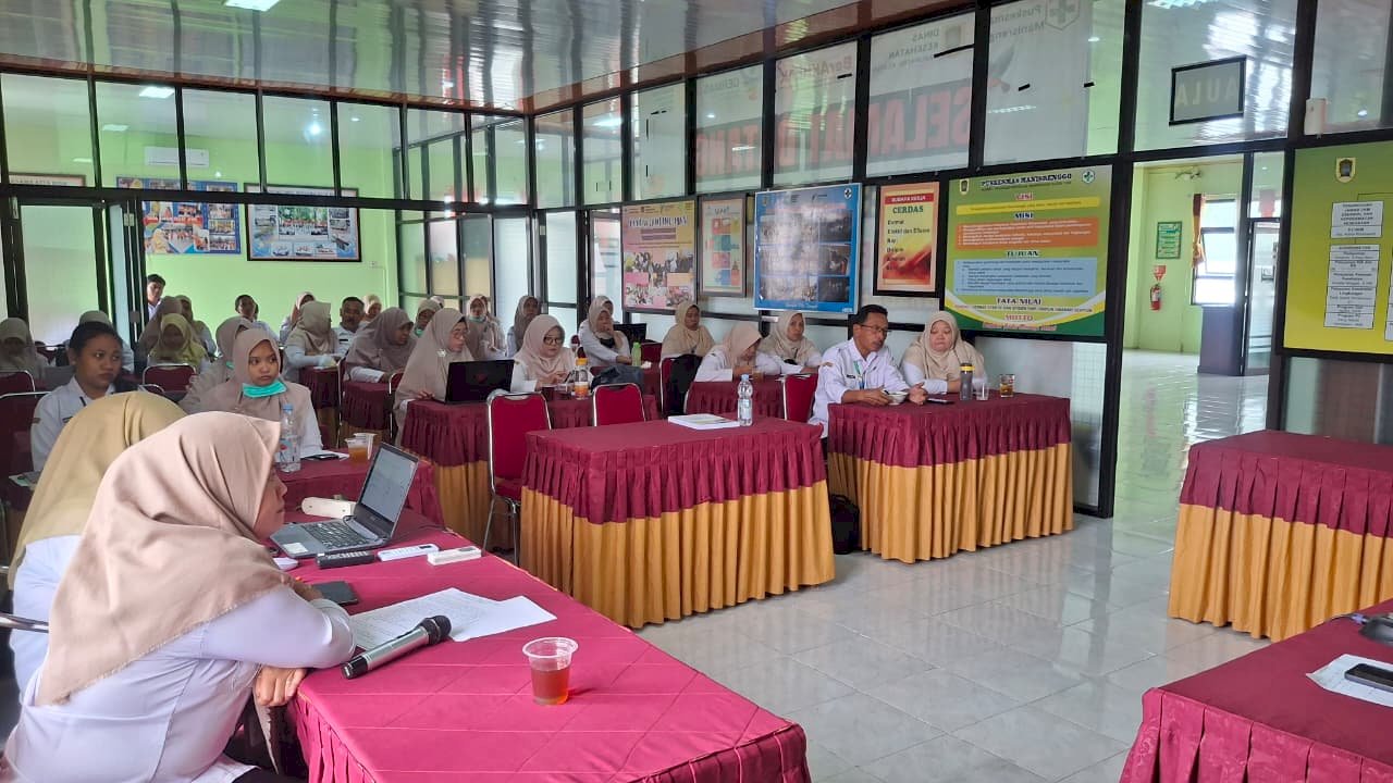 RAPAT TINJAUAN MANAJEMENT PUSKESMAS MANISRENGGO