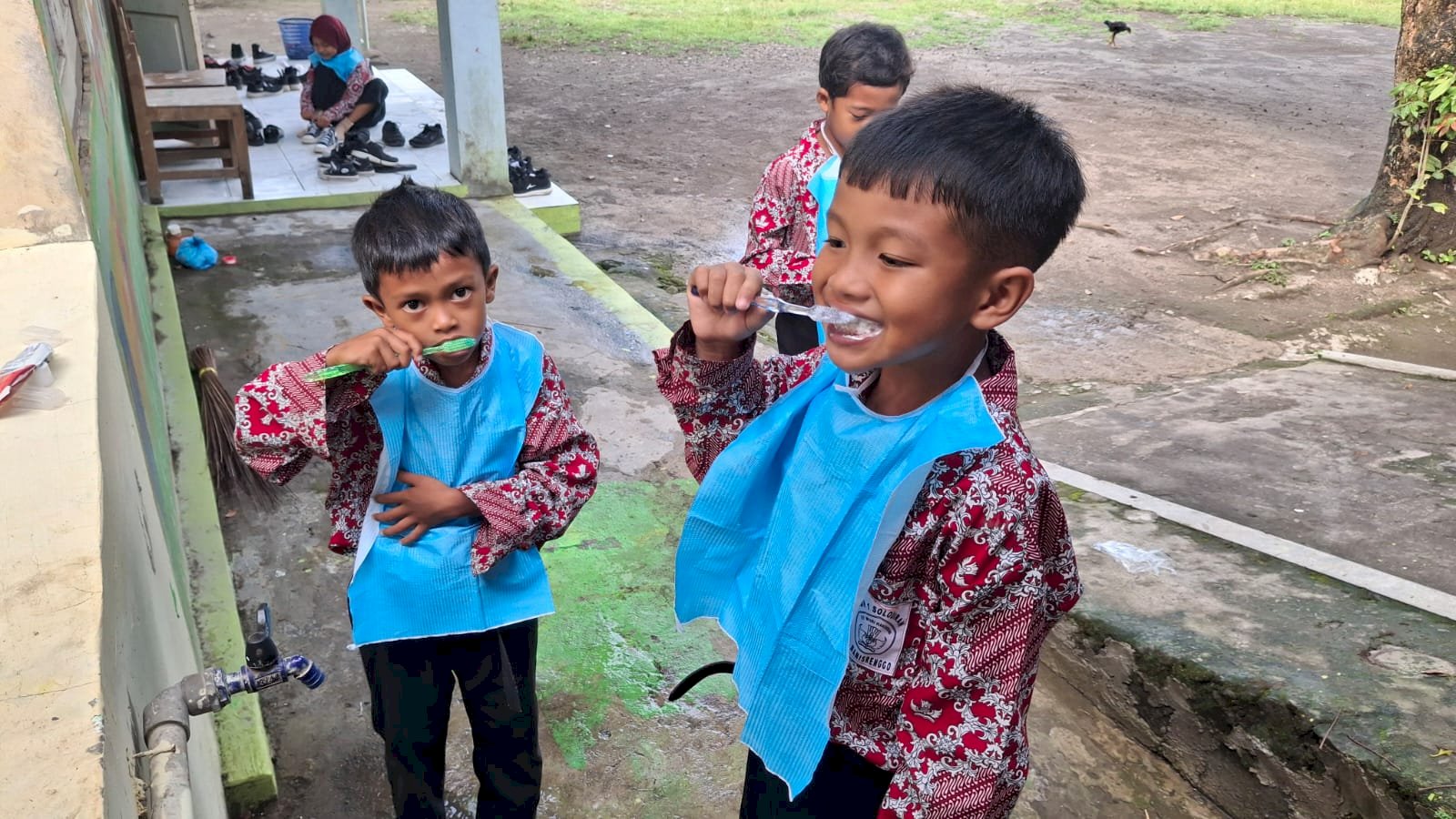 Senyum Sehat Sejak Dini : Program Imunisasi Gigi di SD Negeri 1 Solodiran